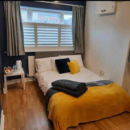 Double Room With Ensuite Close To Silverstone Whittlebury ภายนอก รูปภาพ