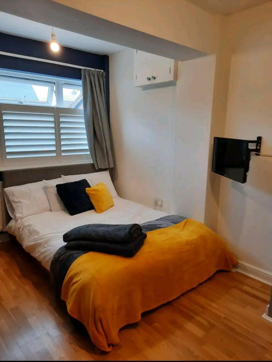 Double Room With Ensuite Close To Silverstone Whittlebury ภายนอก รูปภาพ